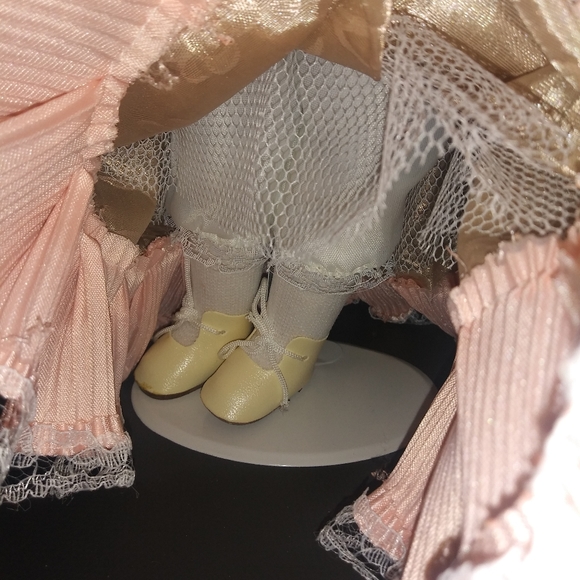 Porcelain doll - Picture 2 of 5